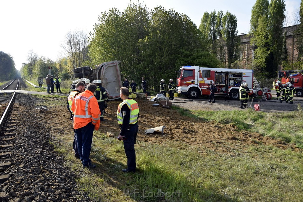 Schwerer VU LKW Zug Bergheim Kenten Koelnerstr P048.JPG - Miklos Laubert